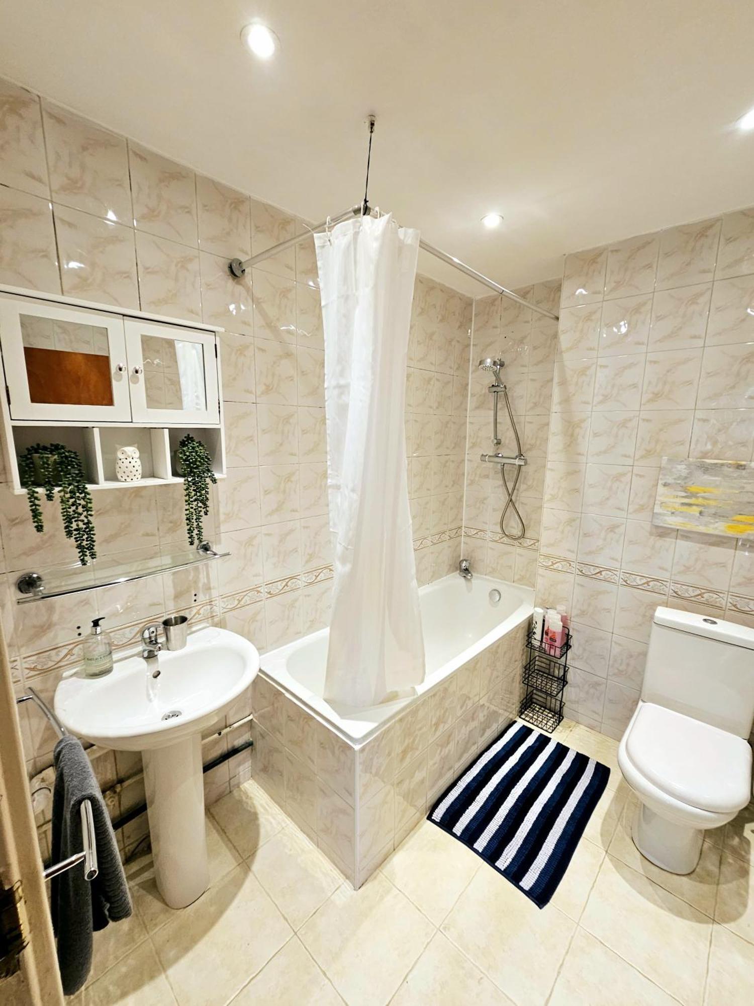 Bright & Spacious Home In Building With Lift, Right Next To Bayswater Station - Walk To Kensington Palace, Hyde Park, Little Venice & Notting Hill Londra Exterior foto